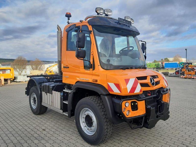 Mercedes-Benz Unimog U 430 mit Jotha Absetzer CombiCon 5018 U