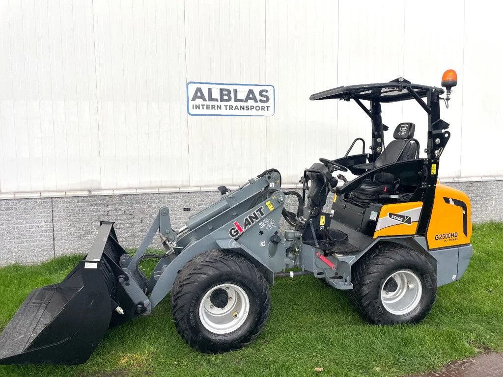 Giant G2500HD Xtra shovel