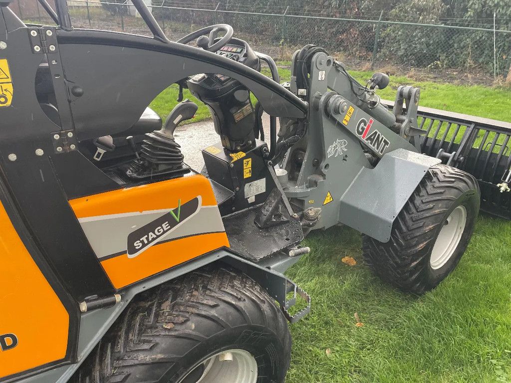 Giant G2500HD Xtra shovel