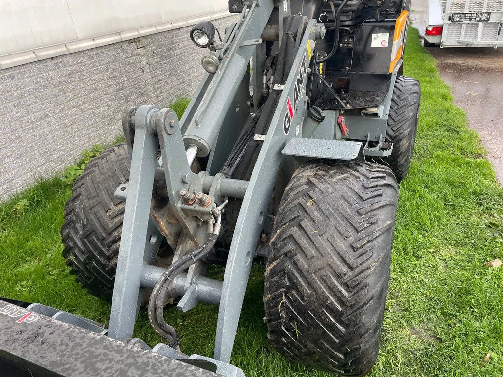 Giant G2500HD Xtra shovel