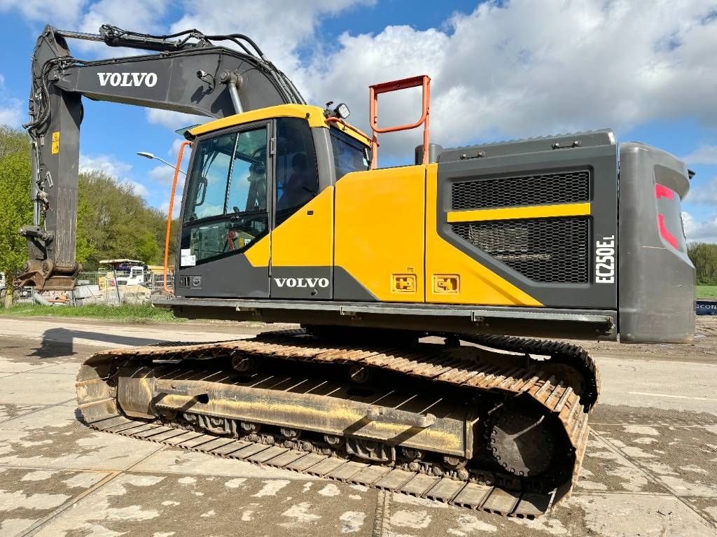 Volvo EC250EL - Dutch Machine / Quick Coupler