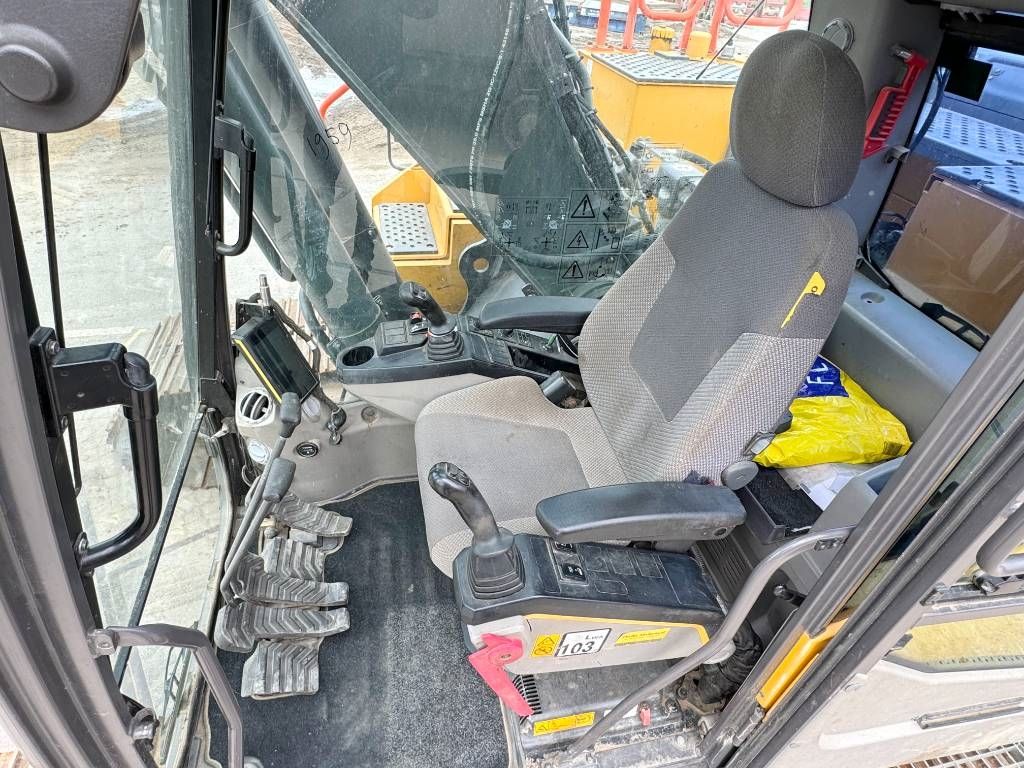 Volvo EC250EL - Dutch Machine / Quick Coupler