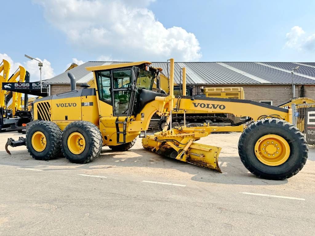 Volvo G970 - Good Condition / 3 Tine Ripper