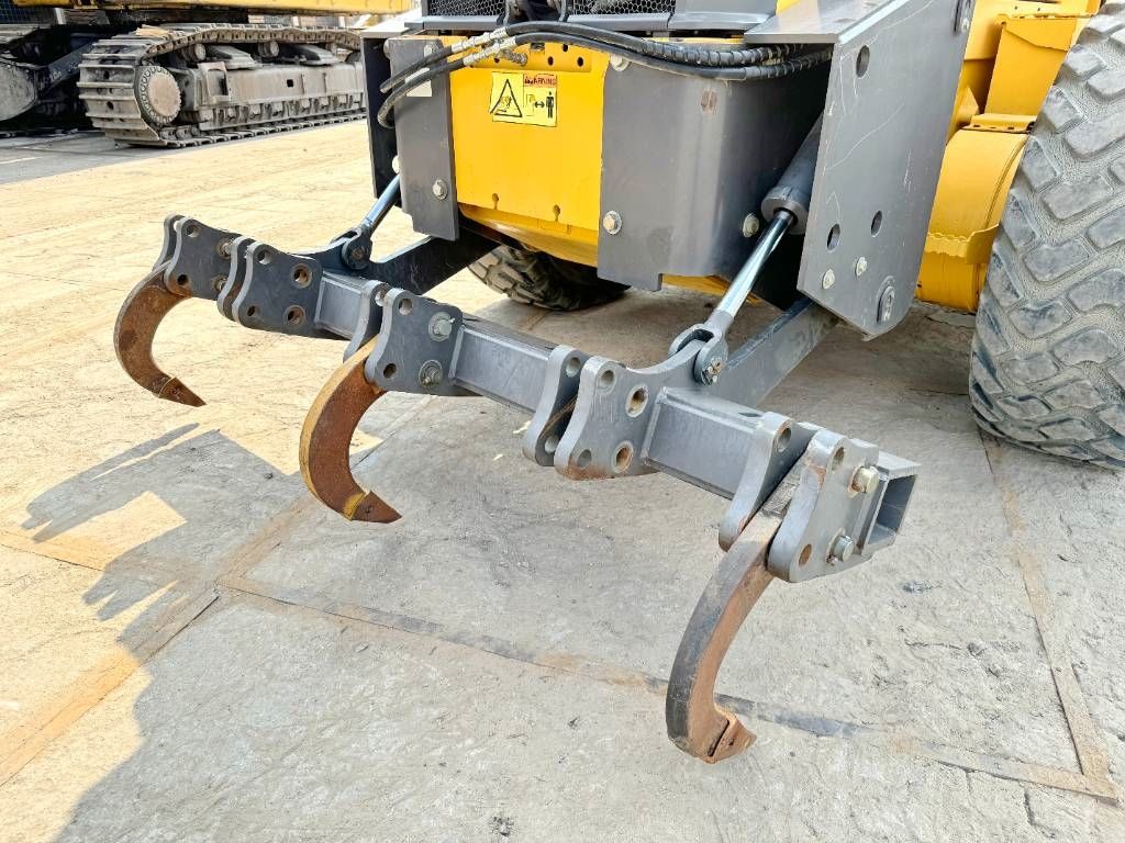 Volvo G970 - Good Condition / 3 Tine Ripper