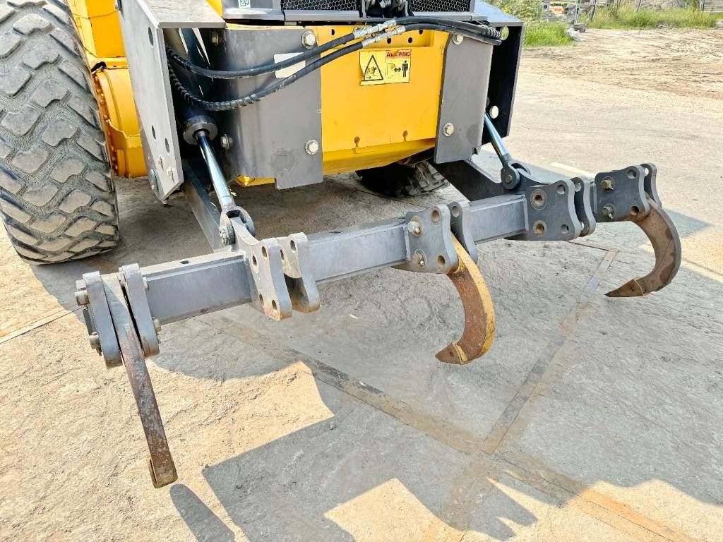 Volvo G970 - Good Condition / 3 Tine Ripper