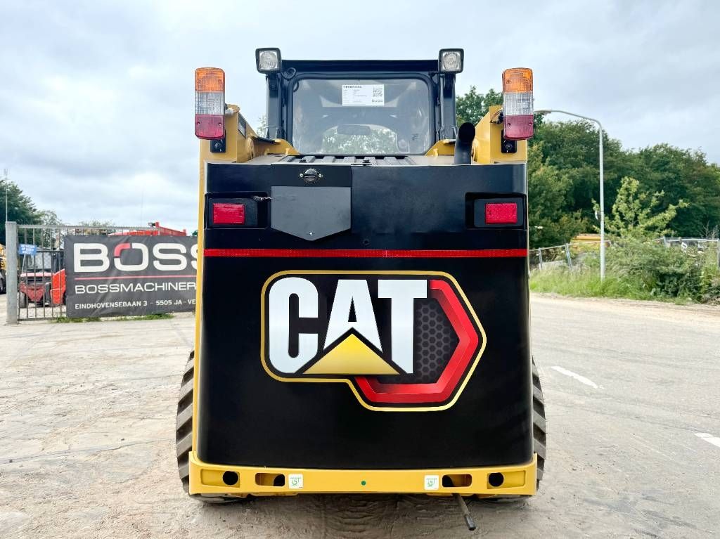 CAT 216B3 - New / Unused / Extra Hydraulic