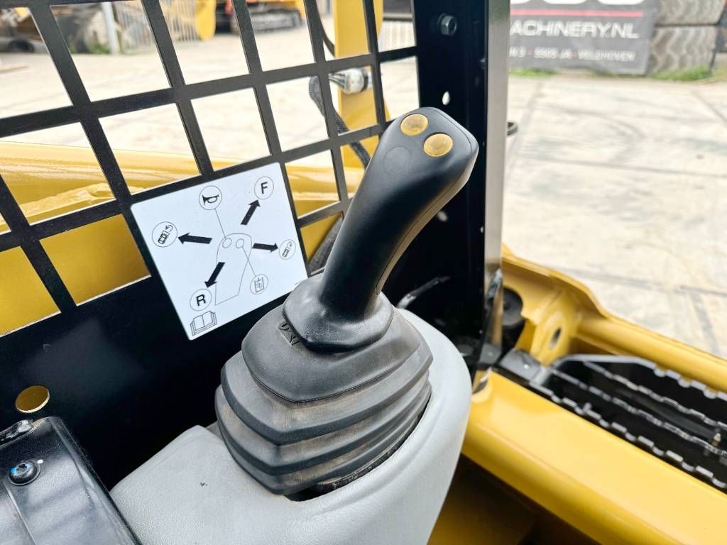 CAT 216B3 - New / Unused / Extra Hydraulic