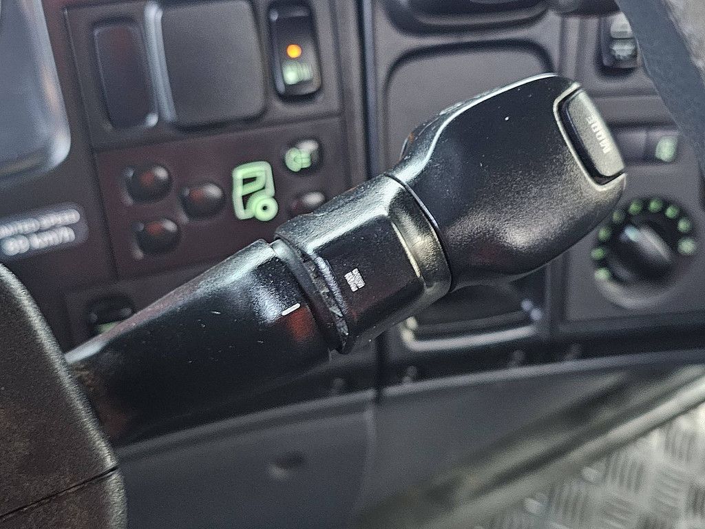 SCANIA P320 low entry 6x2*4 hiab