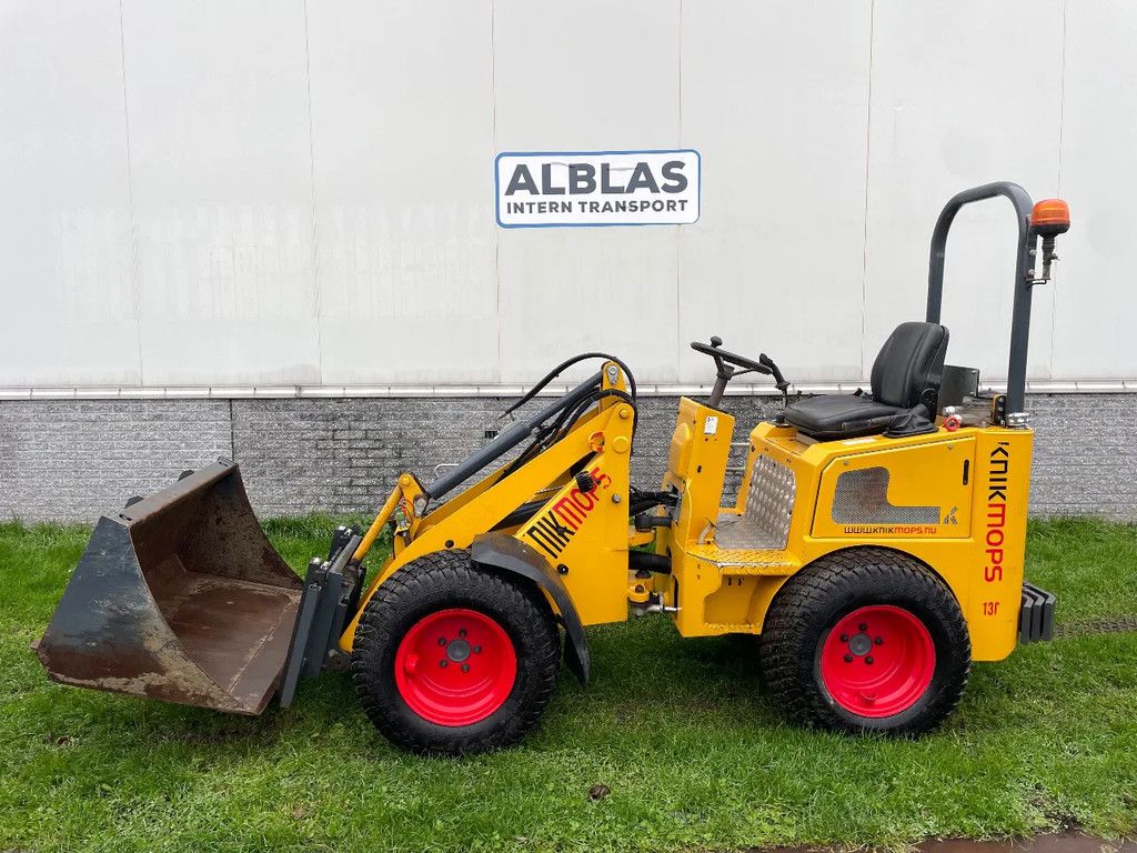 Knikmops 130 kniklader 2020 met kenteken nieuwe banden
