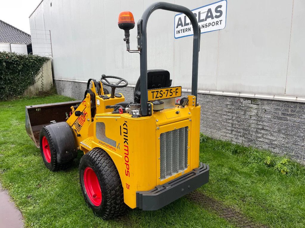 Knikmops 130 kniklader 2020 met kenteken nieuwe banden