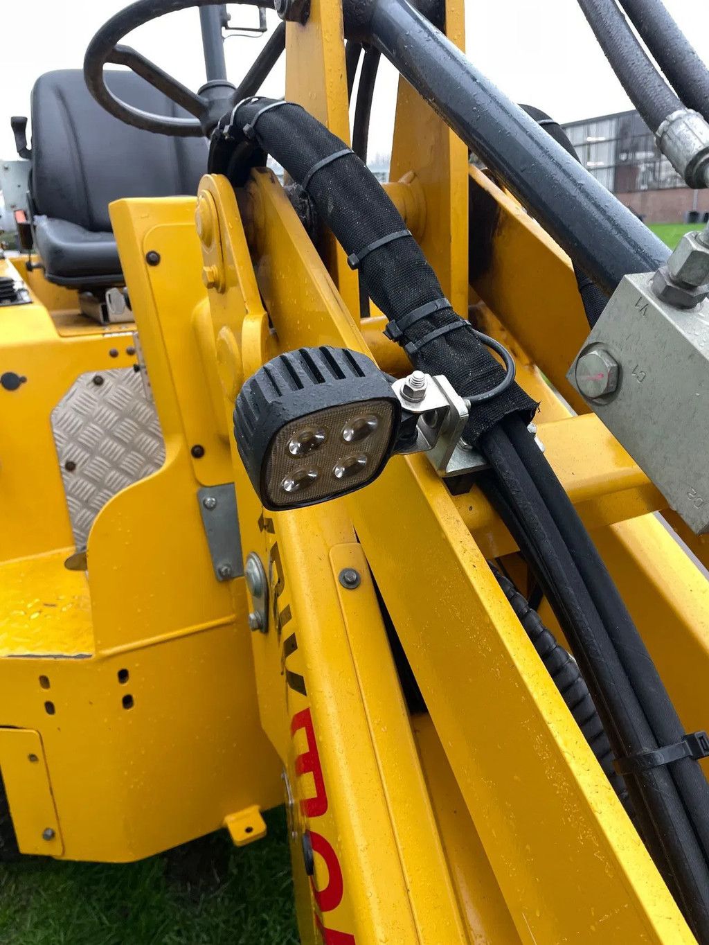 Knikmops 130 kniklader 2020 met kenteken nieuwe banden