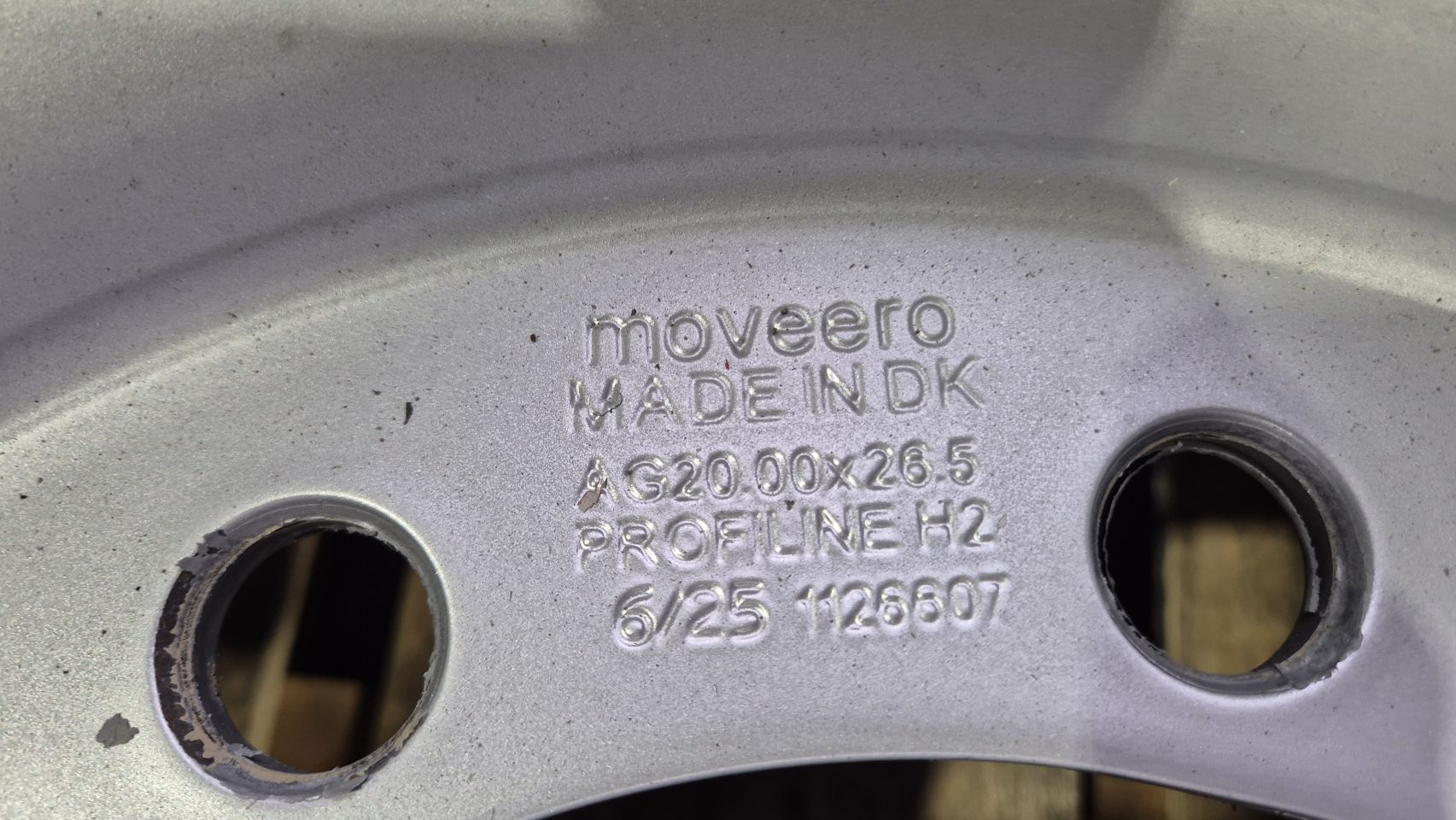 BKT 600/55R26.5 Nieuwe banden op velg