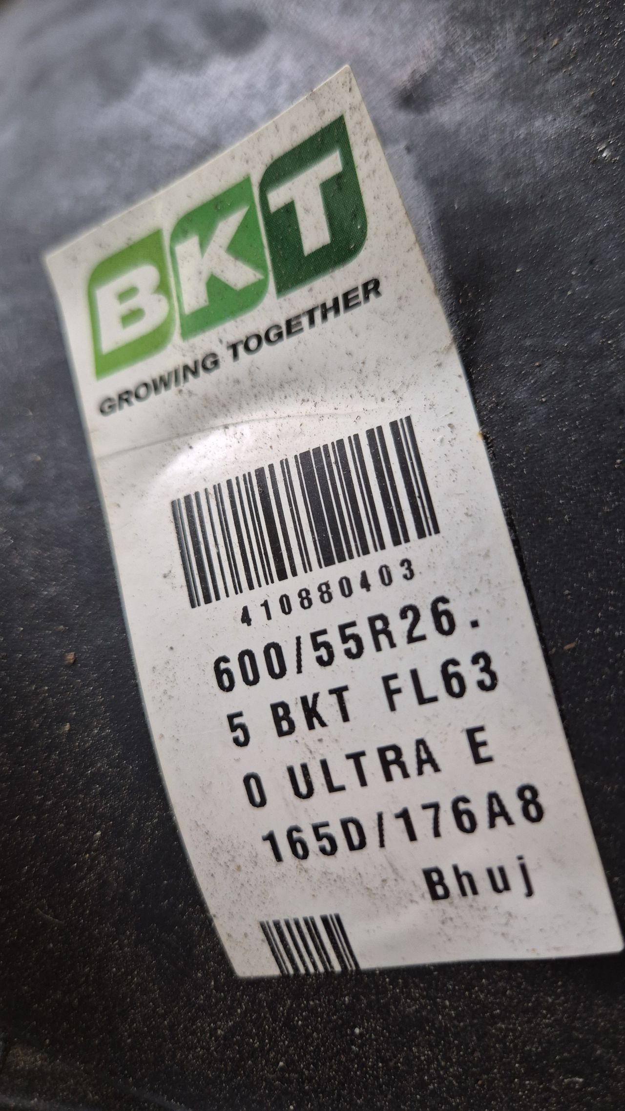 BKT 600/55R26.5 Nieuwe banden op velg