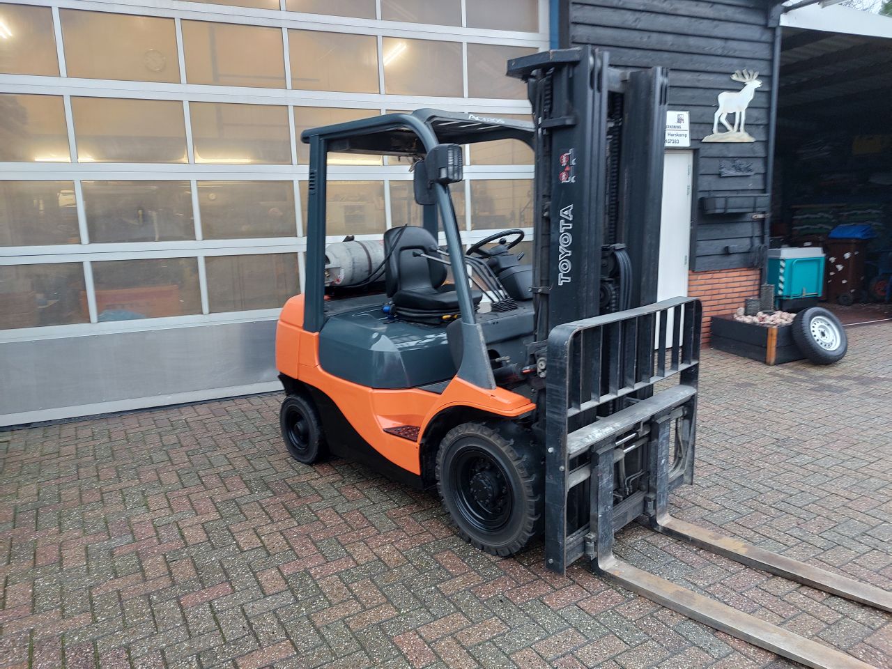 Toyota 7fgf25 triplex sideshift vorkspreider lpg