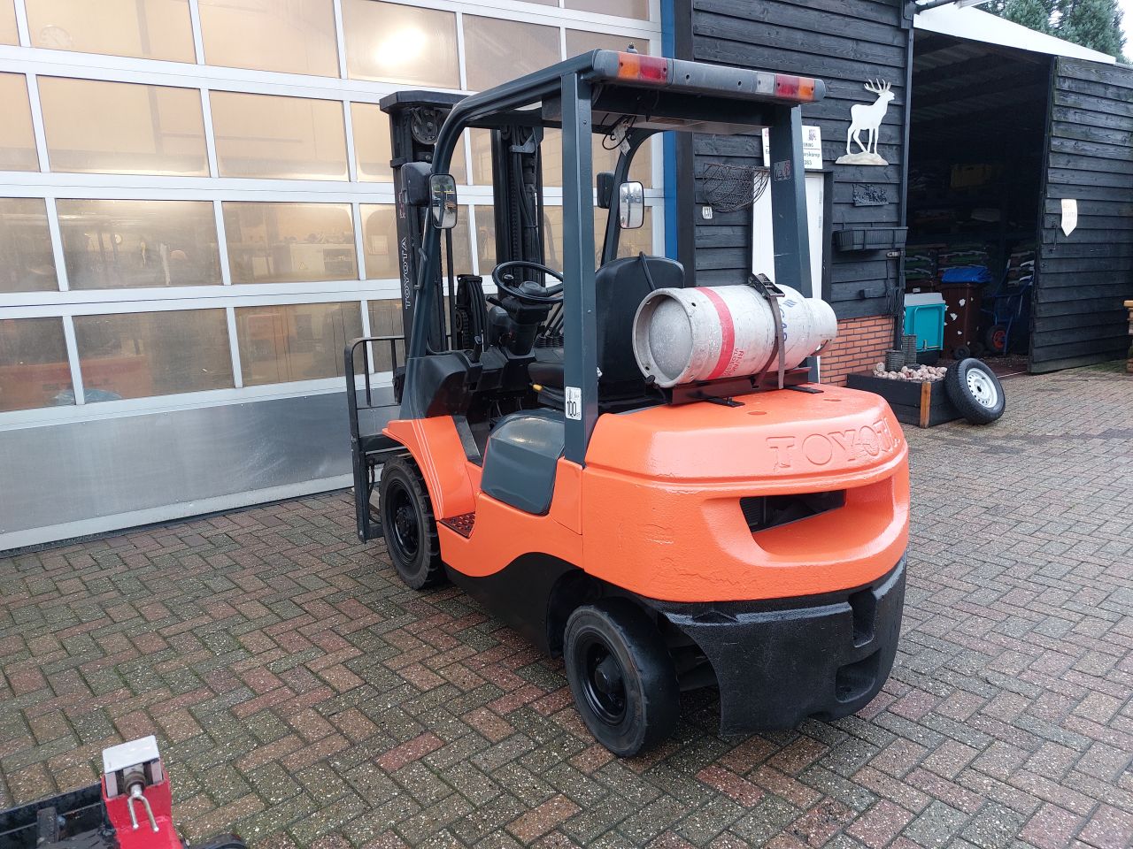 Toyota 7fgf25 triplex sideshift vorkspreider lpg