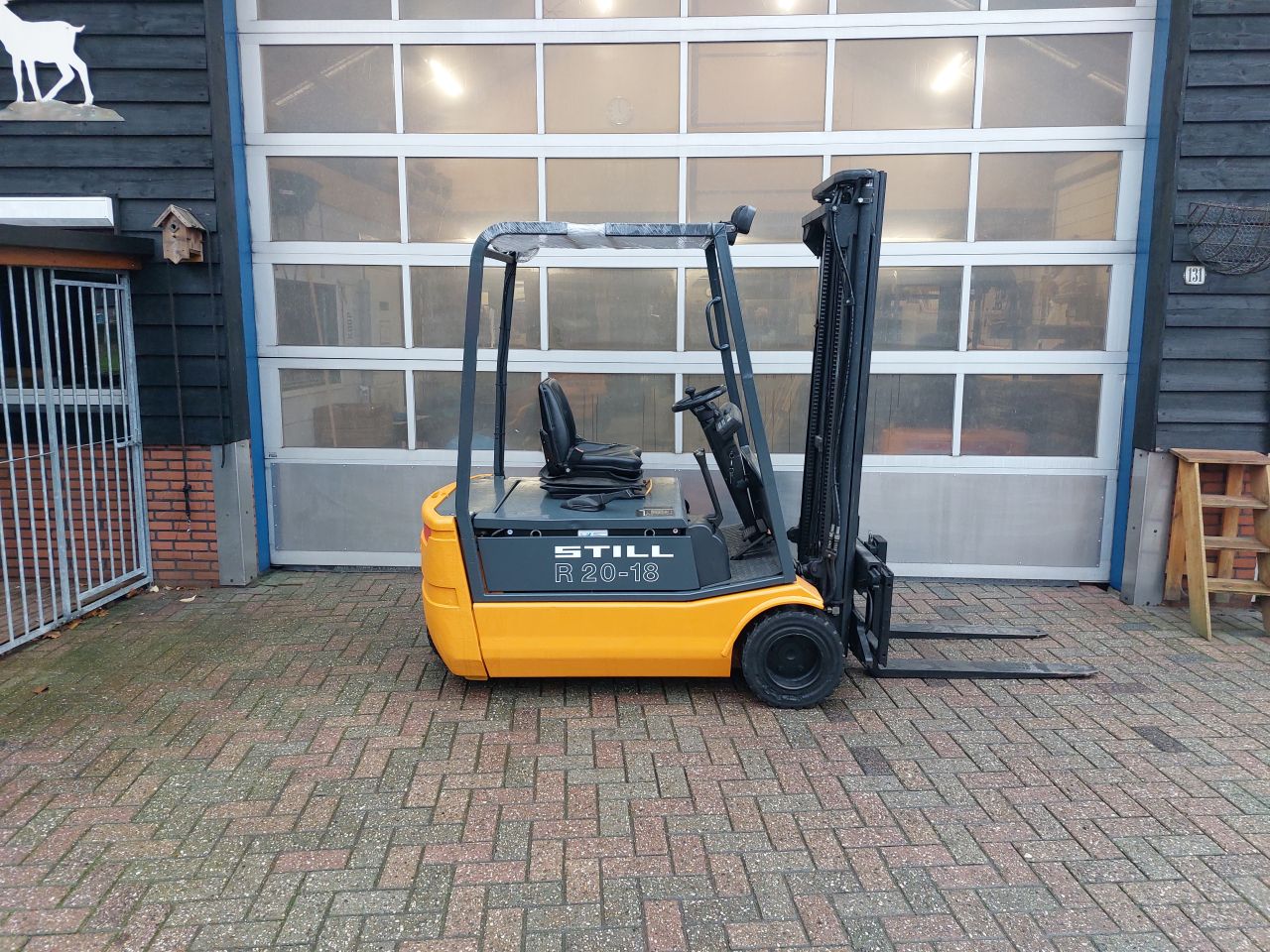 Still R20-18 triplex sideshift