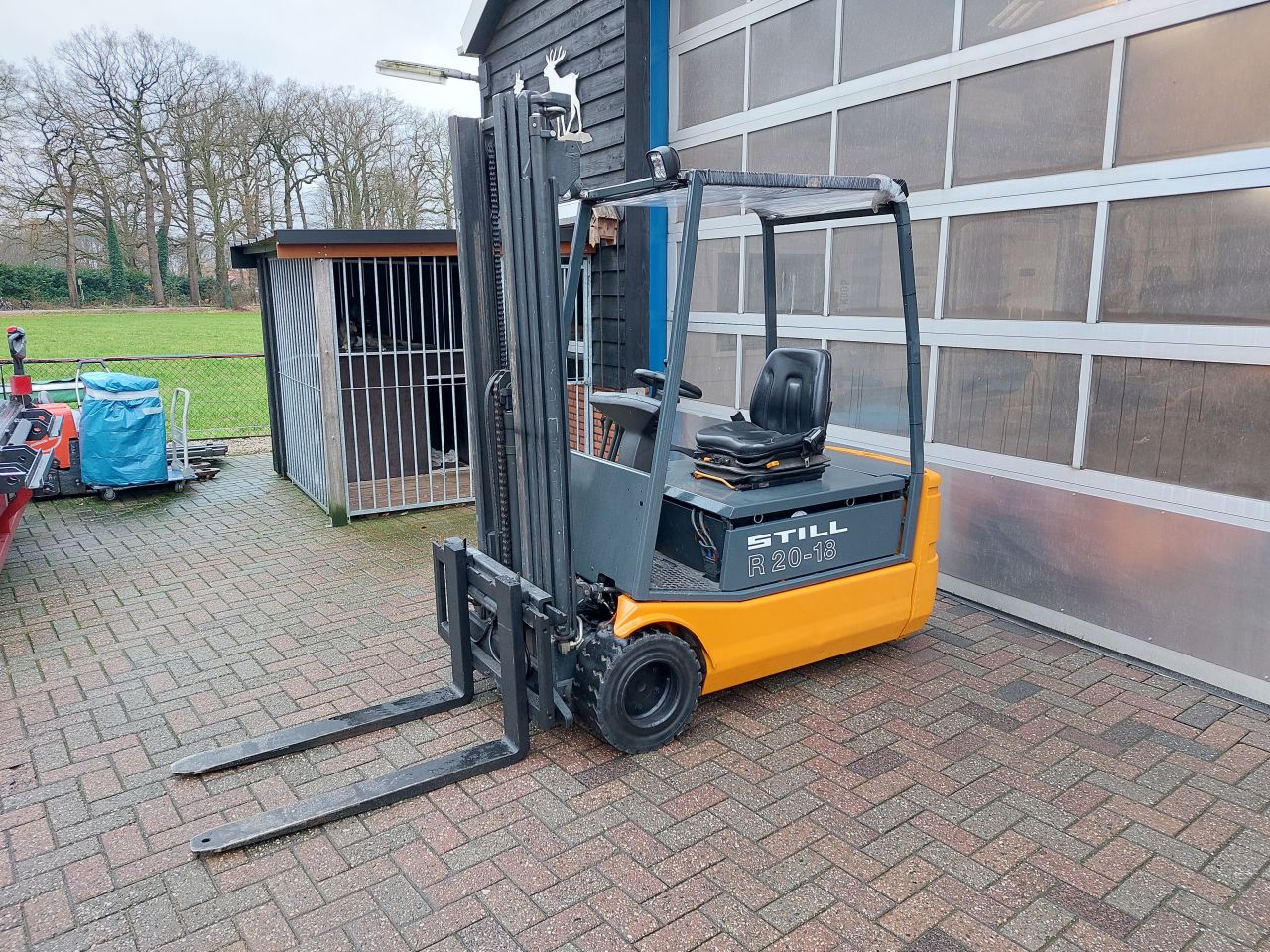 Still R20-18 triplex sideshift