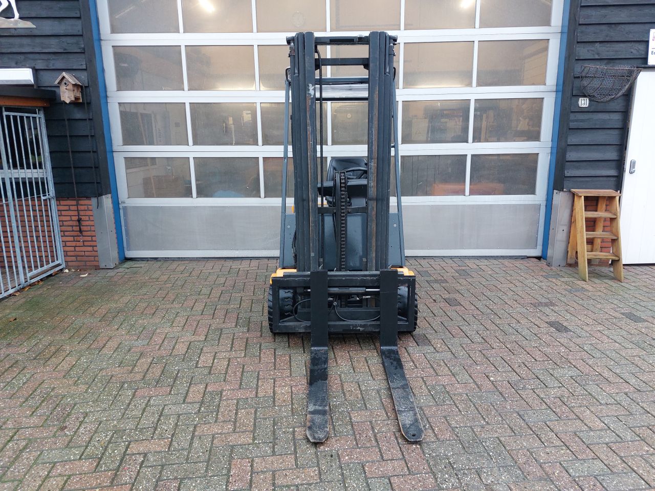 Still R20-18 triplex sideshift