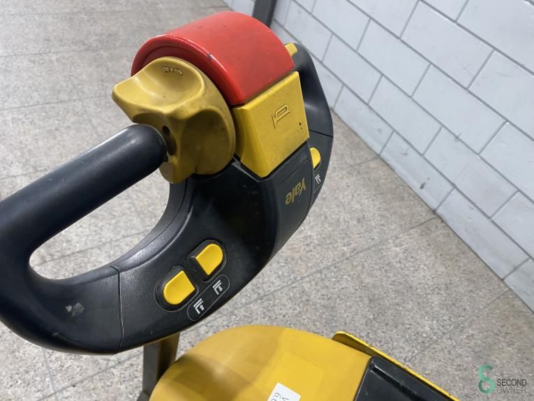 Stackers Electric Yale MS 12 2005