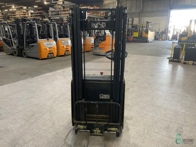 Stackers Electric Yale MS 12 2005