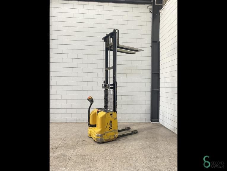 Stackers Electric Yale MS 12 2005