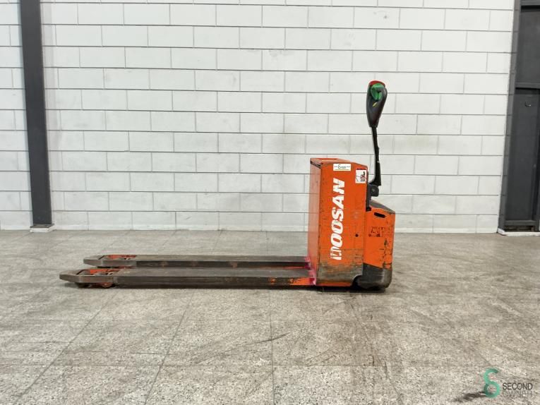 Pallet trucks Electric Doosan LEDH18 2009