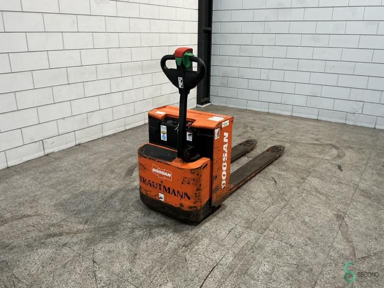 Pallet trucks Electric Doosan LEDH18 2009