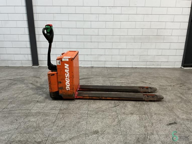 Pallet trucks Electric Doosan LEDH18 2009