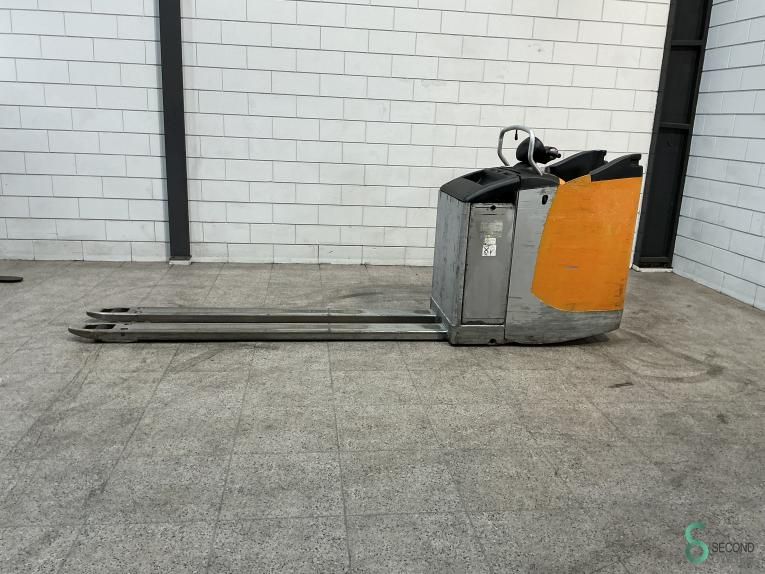 Pallet trucks Electric Still EXU-S24 2018