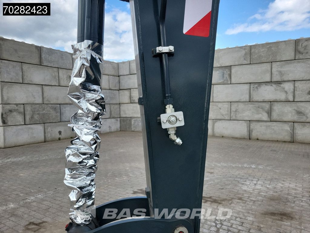 Hyundai HX80 N A/C - NEW UNUSED