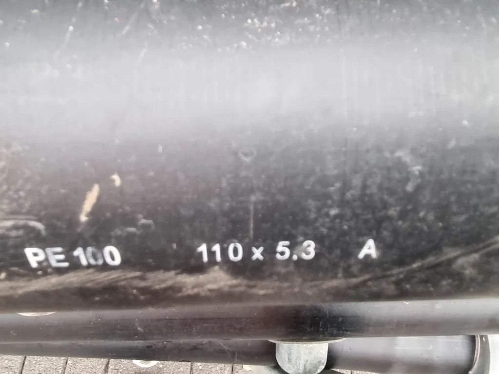 Leidingrek HDPE Bovenleidingen met 5 st aftakkingen 60mm snelkoppel 110 x 5.3 , lengte 6