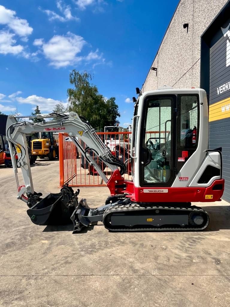 Takeuchi TB 225