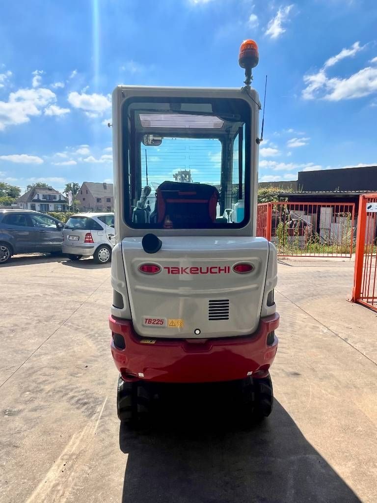Takeuchi TB 225