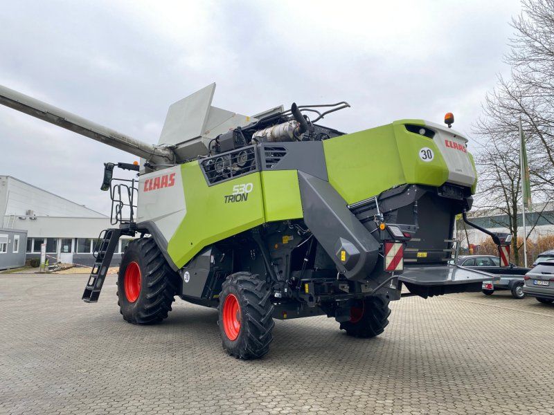 Claas Trion 530 mit SW V 680
