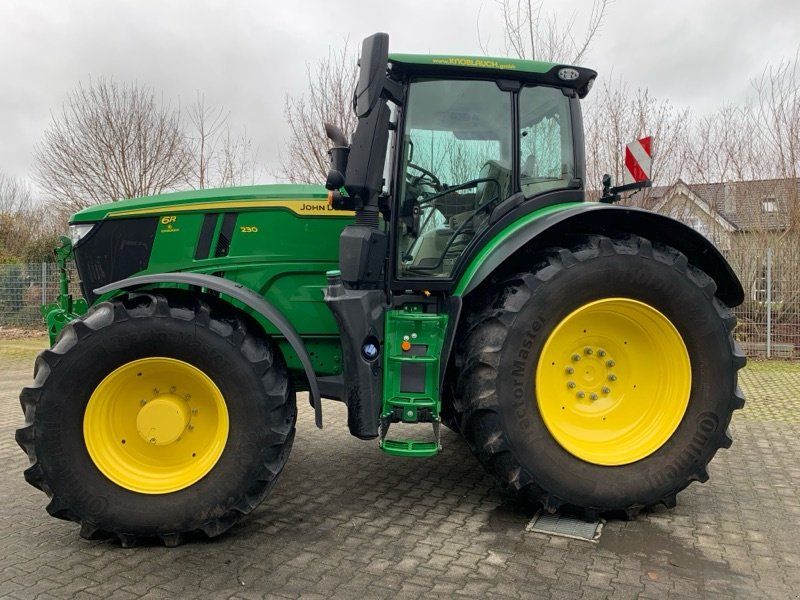 John Deere 6R 230