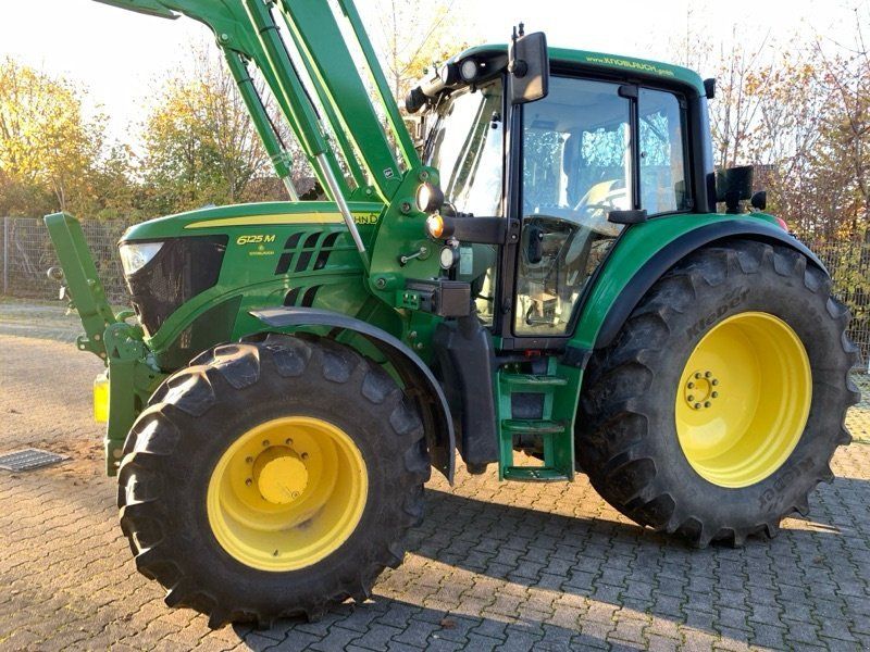John Deere 6125M