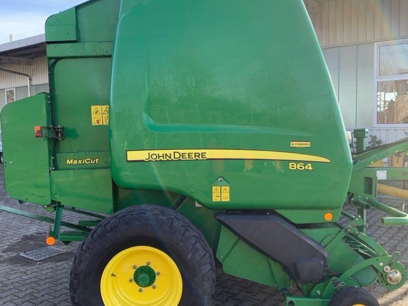 John Deere 864