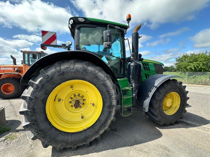John Deere 6215 R