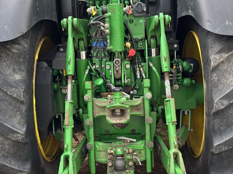 John Deere 6215 R