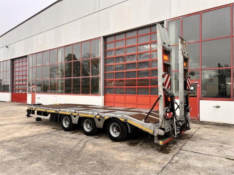 Möslein TTA33 Schwebheim 31 t Tridemtieflader gelenkt, Ne