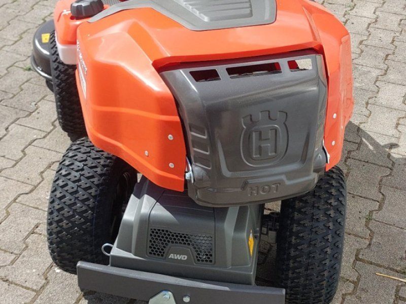 Husqvarna R 216T AWD
