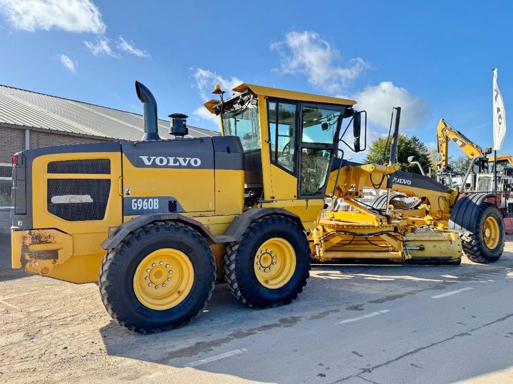 Volvo G960B - 4.90 Meter Blade / Backup Camera