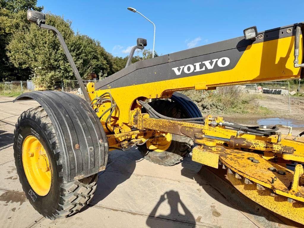 Volvo G960B - 4.90 Meter Blade / Backup Camera