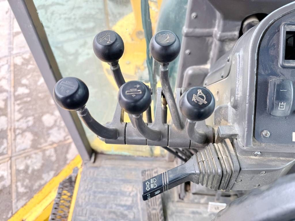 Volvo G970 - 5.5 Meter Blade / EPA Certified