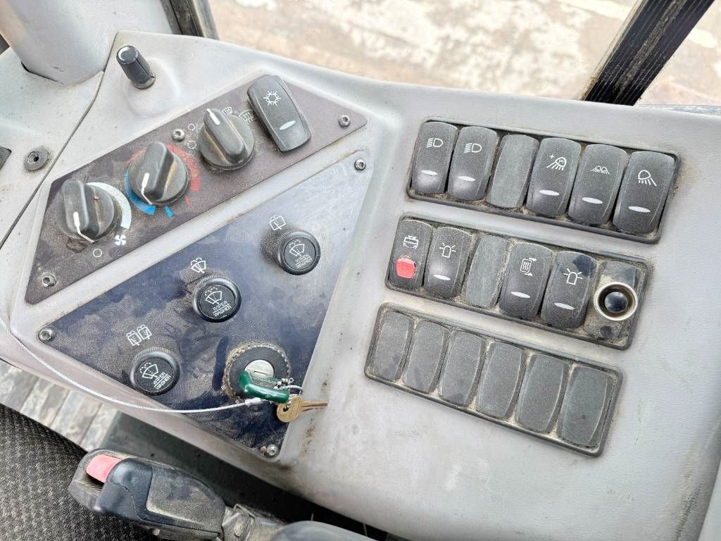 Volvo G970 - 5.5 Meter Blade / EPA Certified