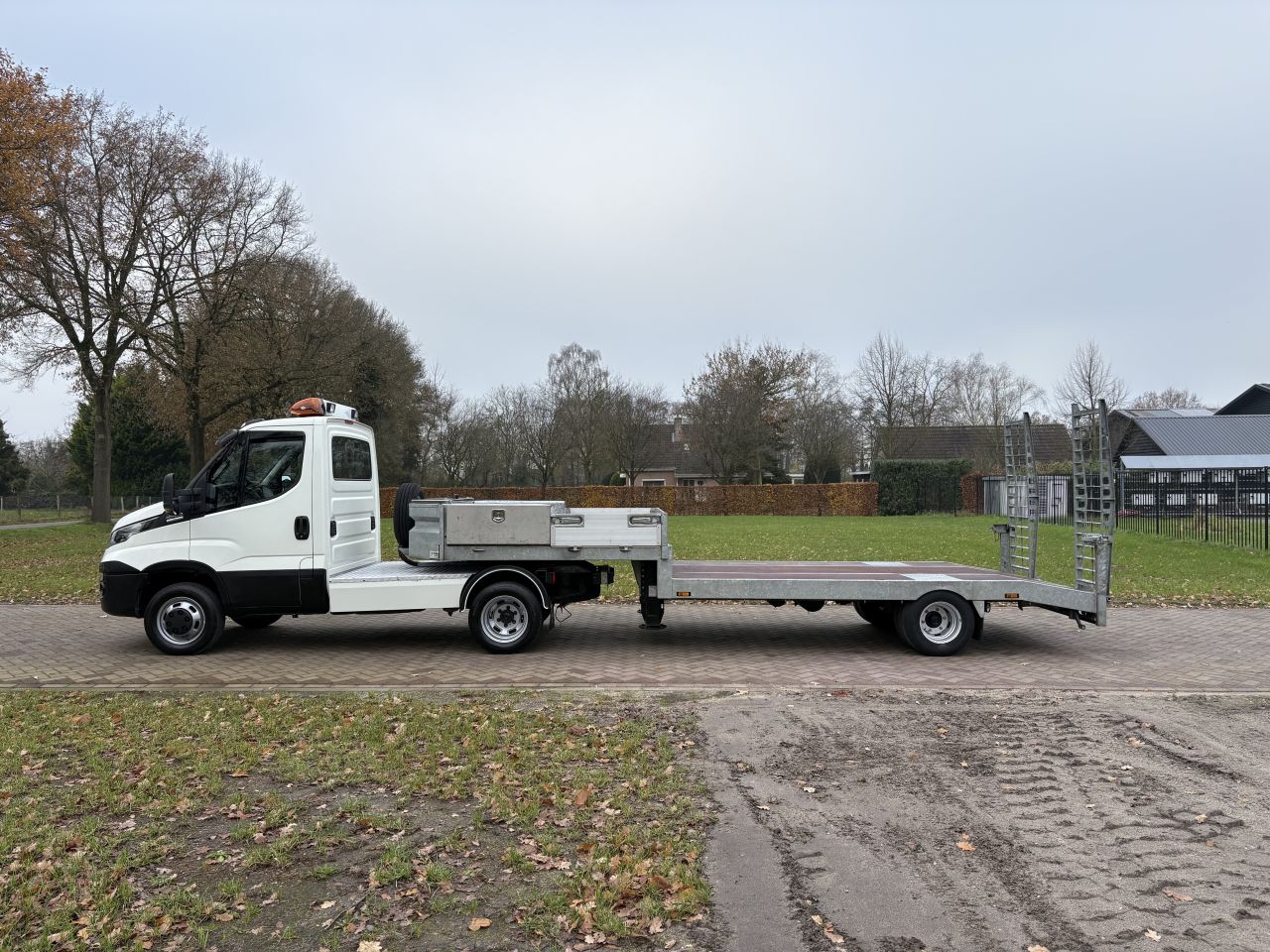 Be trekker 7 ton Iveco Daily 40C21 - be oplegger KUIPER 5 ton