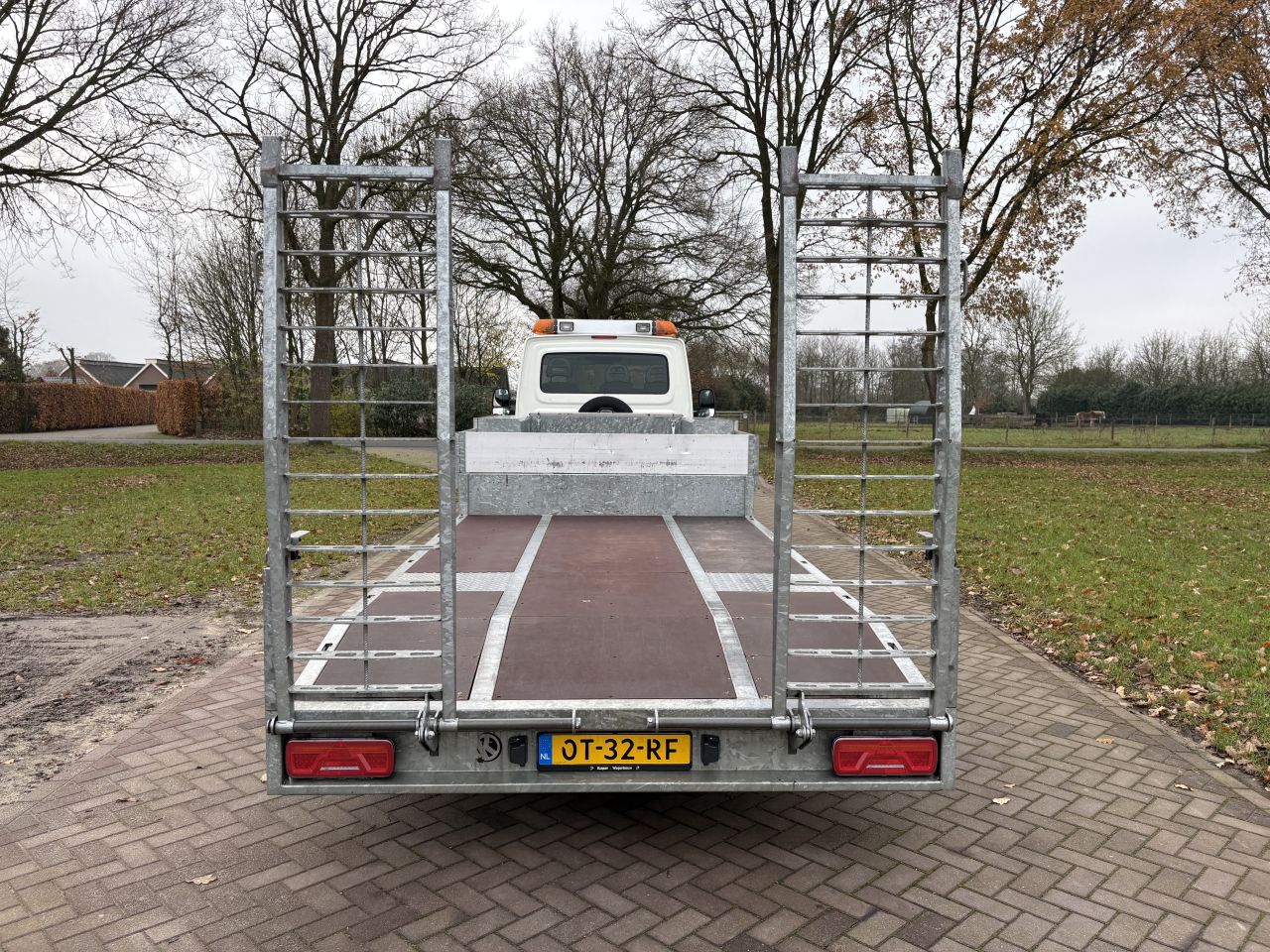 Be trekker 7 ton Iveco Daily 40C21 - be oplegger KUIPER 5 ton