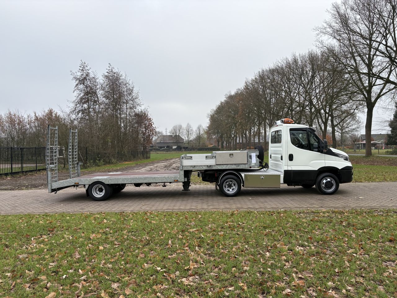 Be trekker 7 ton Iveco Daily 40C21 - be oplegger KUIPER 5 ton