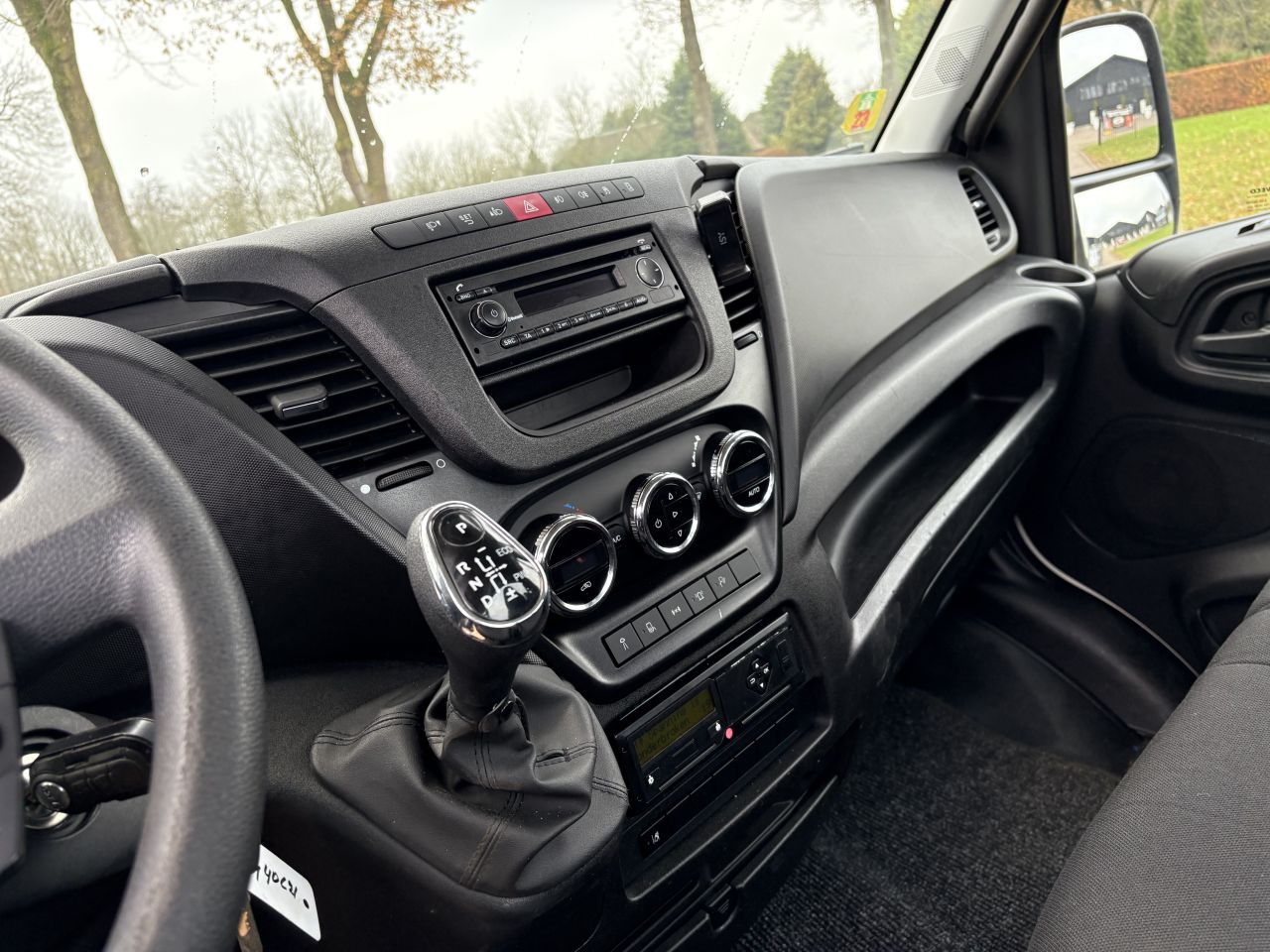 Be trekker 7 ton Iveco Daily 40C21 - be oplegger KUIPER 5 ton