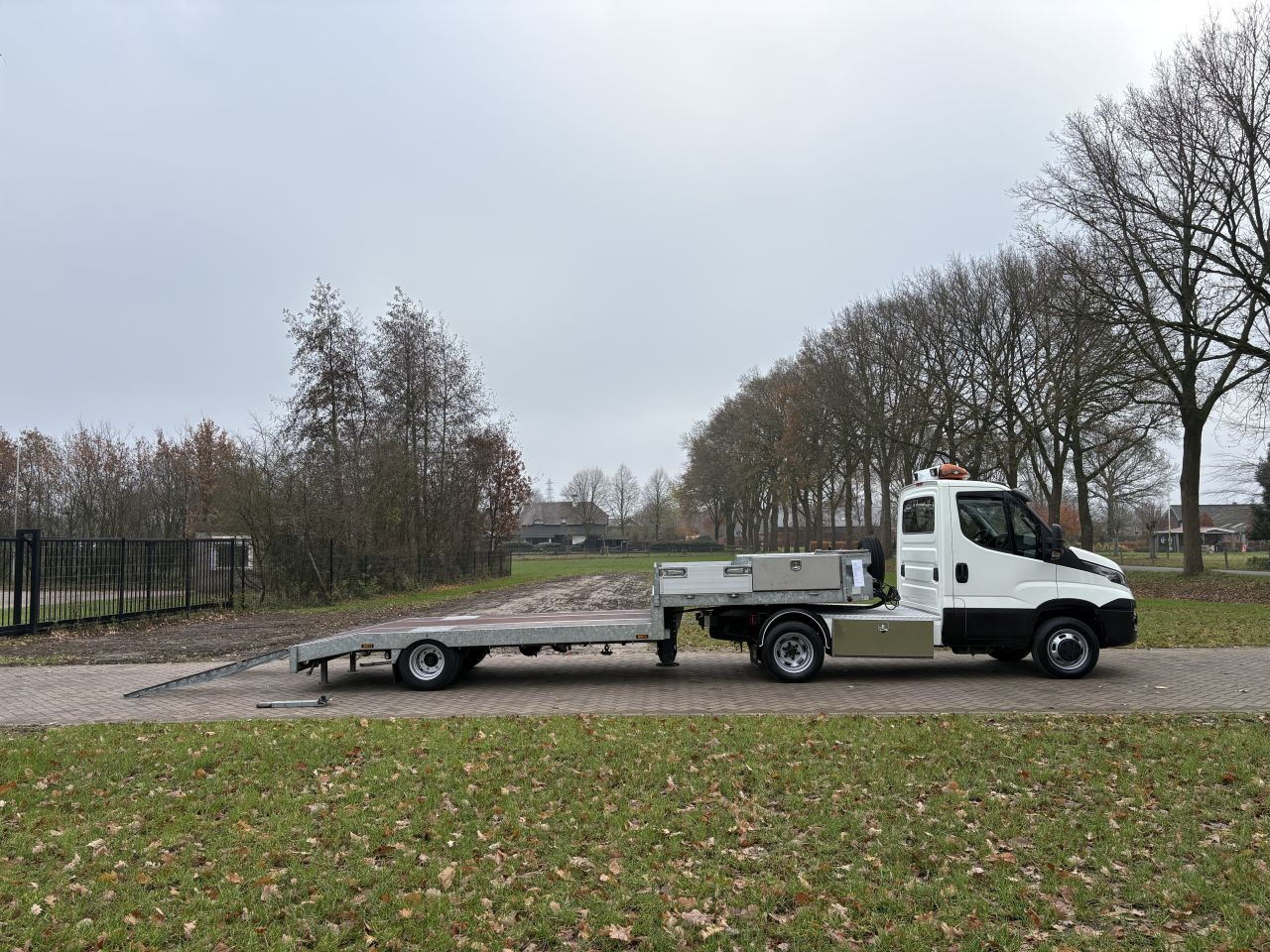 Be trekker 7 ton Iveco Daily 40C21 - be oplegger KUIPER 5 ton